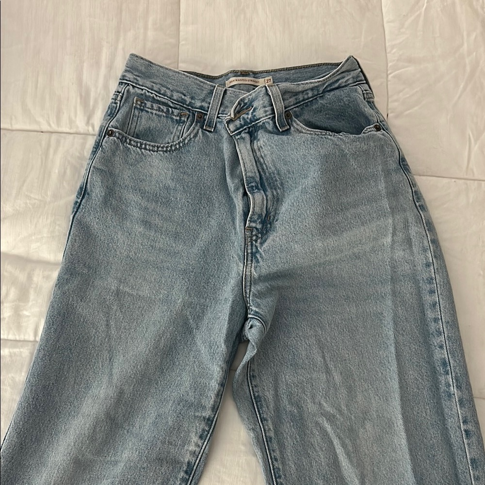 Levi’s High Waisted Straight Jeans Size 27